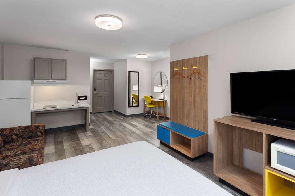 Days Inn & Suites By Wyndham Sellersburg Pokoj fotografie