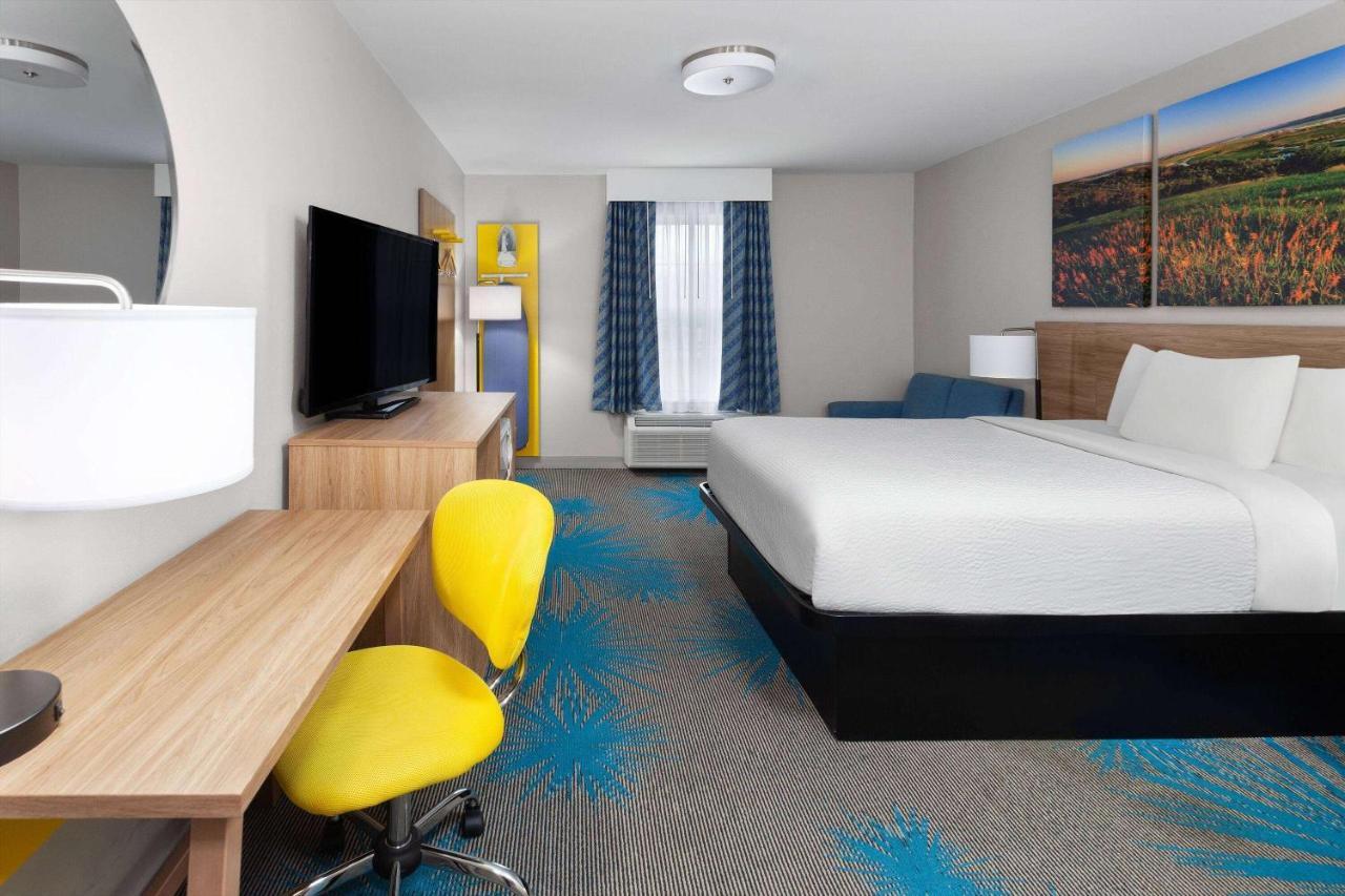 Days Inn & Suites By Wyndham Sellersburg Exteriér fotografie