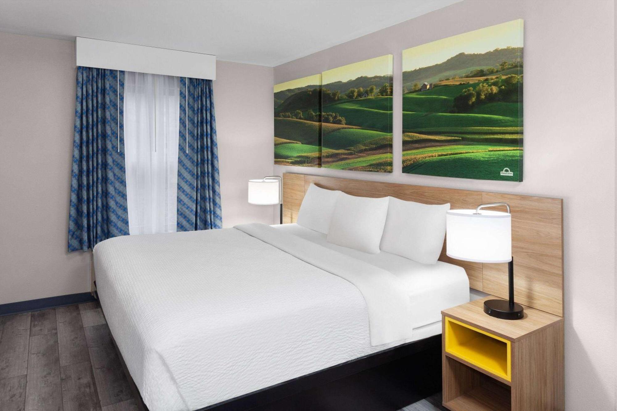 Days Inn & Suites By Wyndham Sellersburg Exteriér fotografie