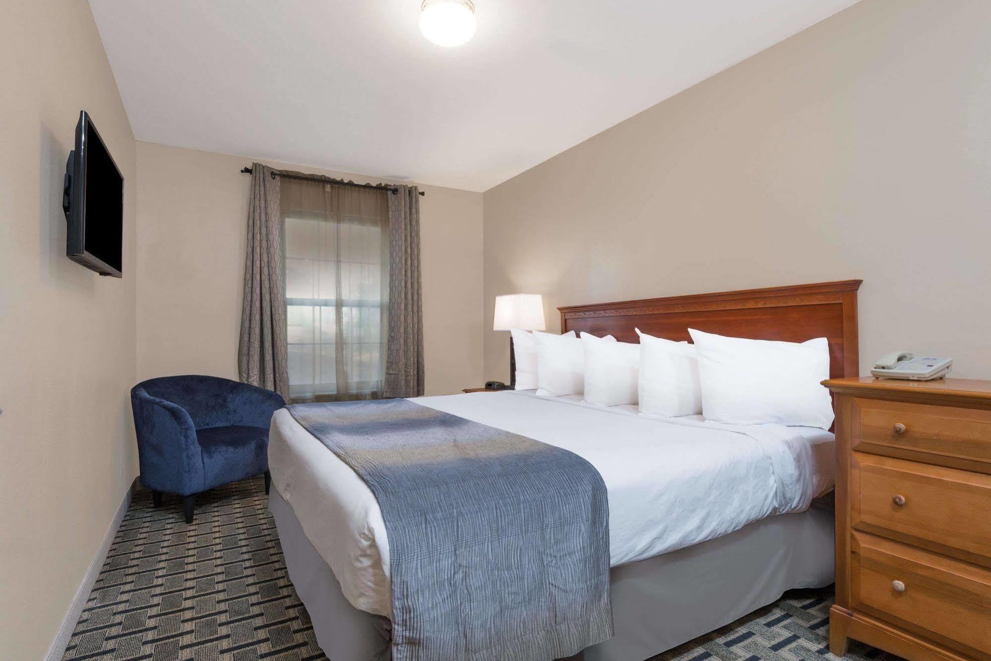 Days Inn & Suites By Wyndham Sellersburg Exteriér fotografie